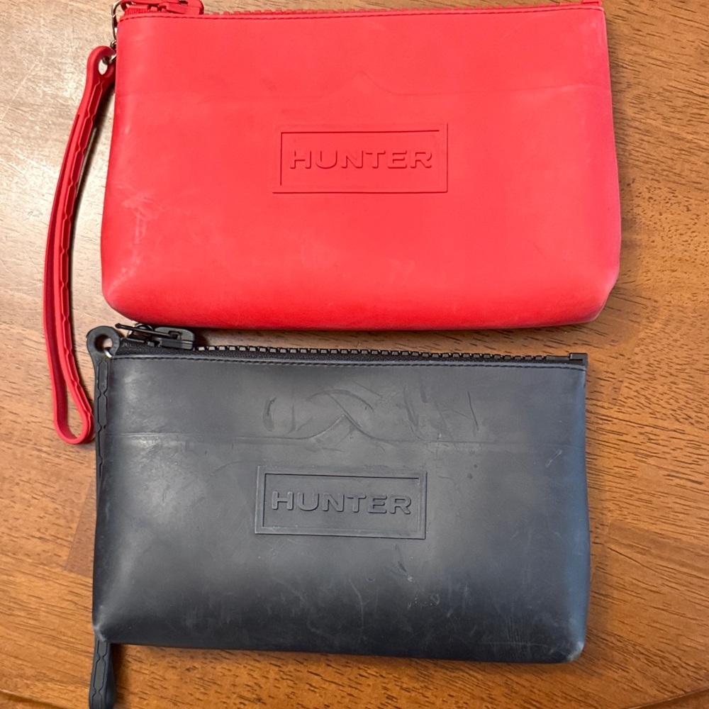 Hunter Vibrant Red and Classic Black Wristlet Duo